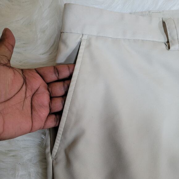 Izod Men’s Preppy Beige Flat Front Classic Chino Shorts Pockets Size 44 - Picture 4 of 8